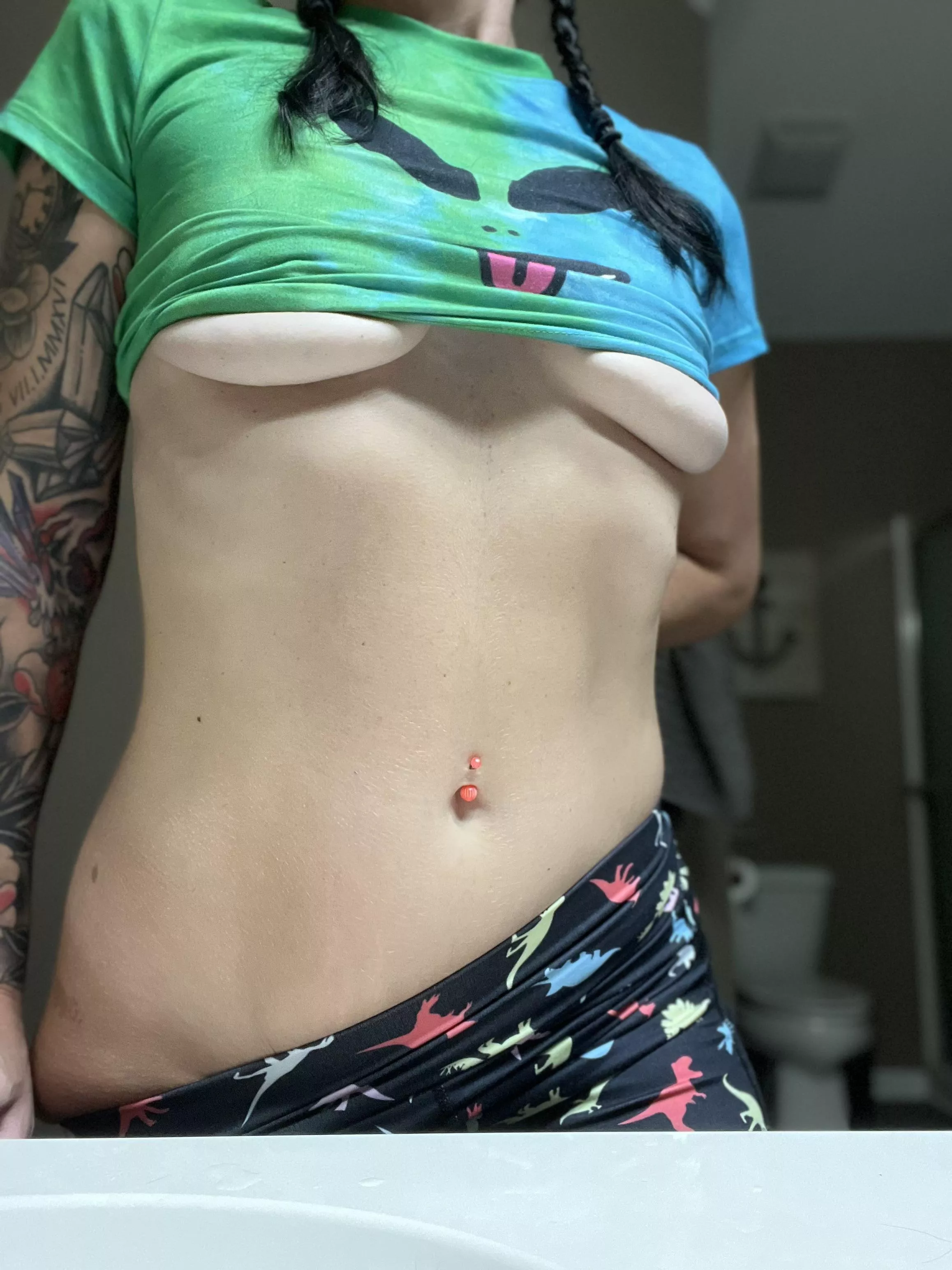 My tummy would love a nice cumload😊[img]