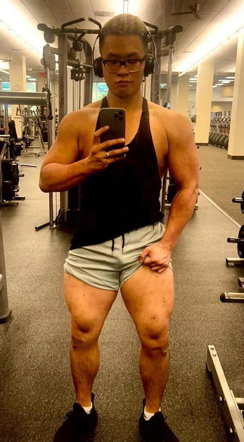 Pov: you’re posting thirst trap in a haunted gym 😈