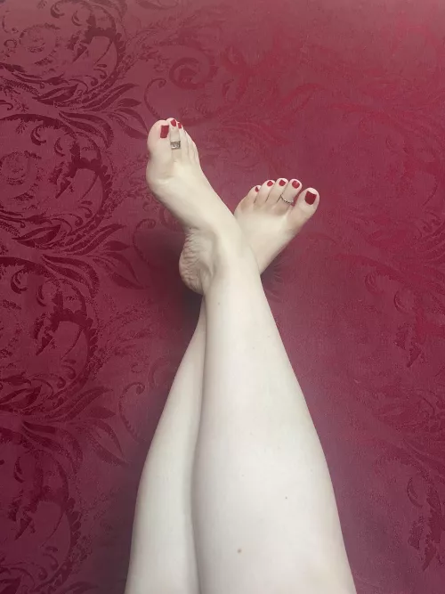 Red pedicures aren’t overrated