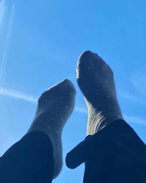 Wanna see my feet touching while having socks on?😈