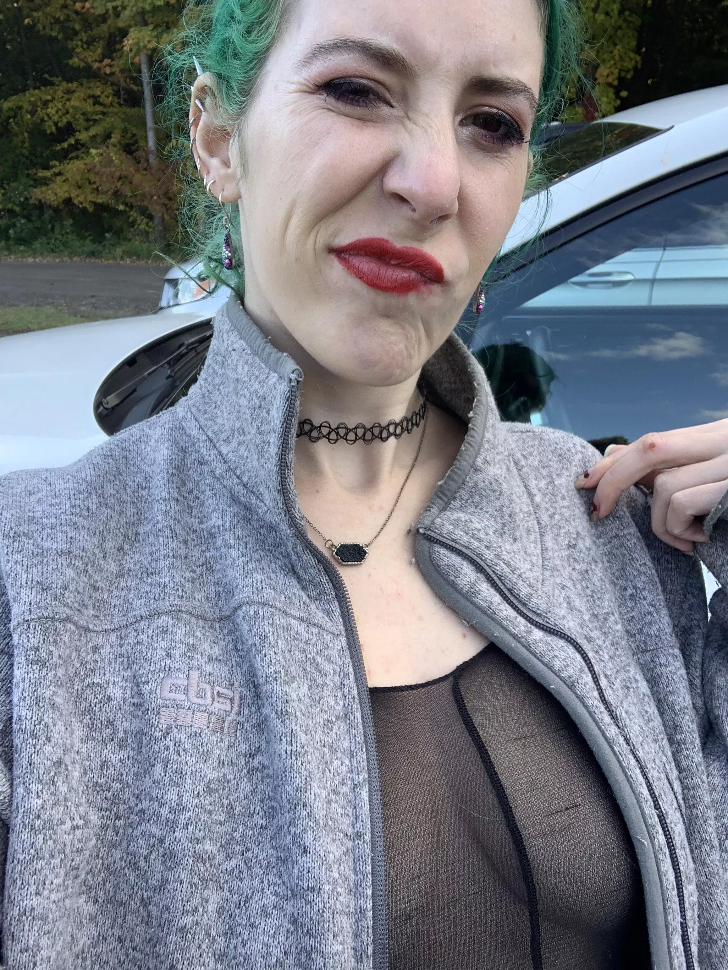 Braless downblouse