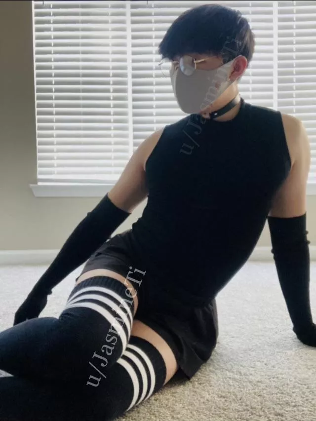 cant decide whether to go for a more gothy or nerdy aesthetic 🤔