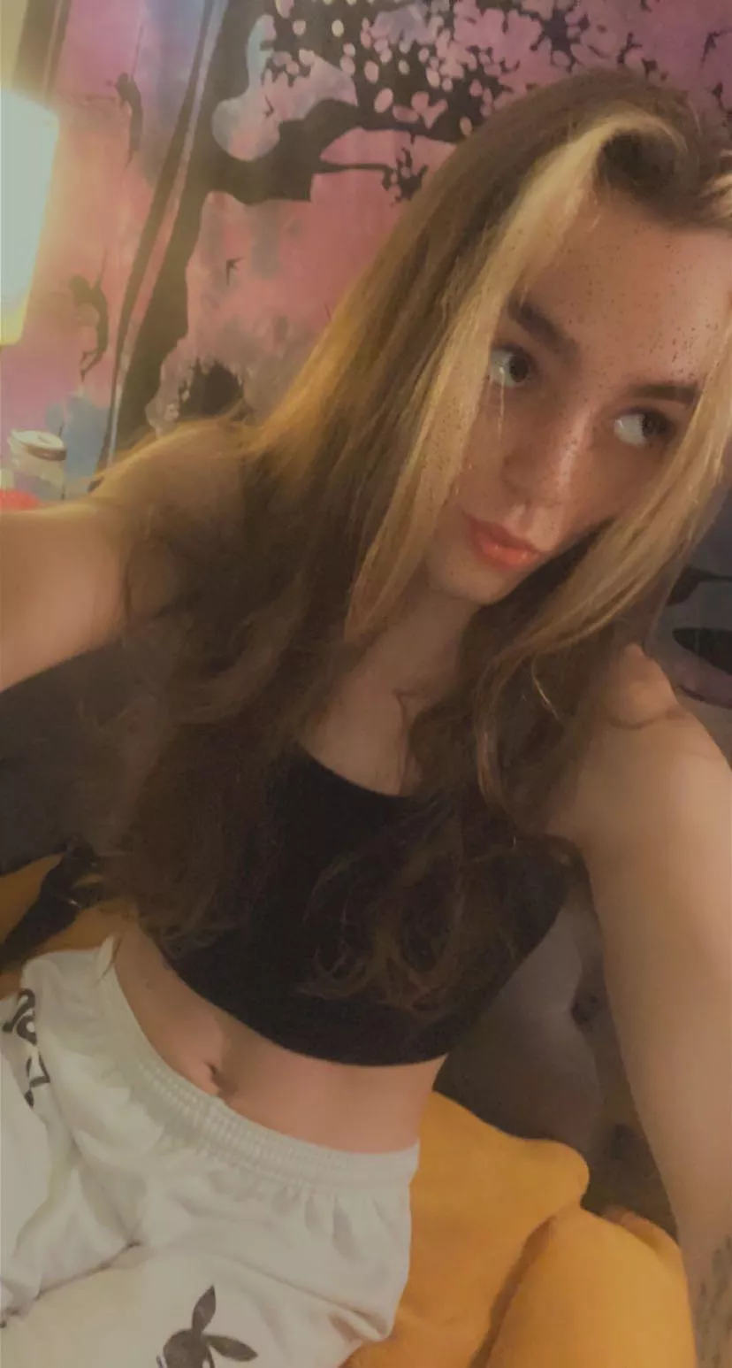 Do I look feminine enough Daddy 🥰