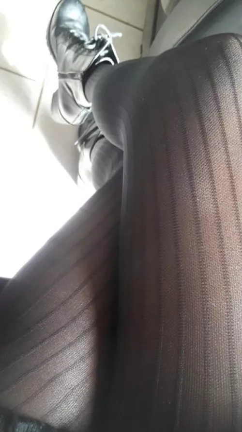 Do you like my pretty pinstripes? 🖤