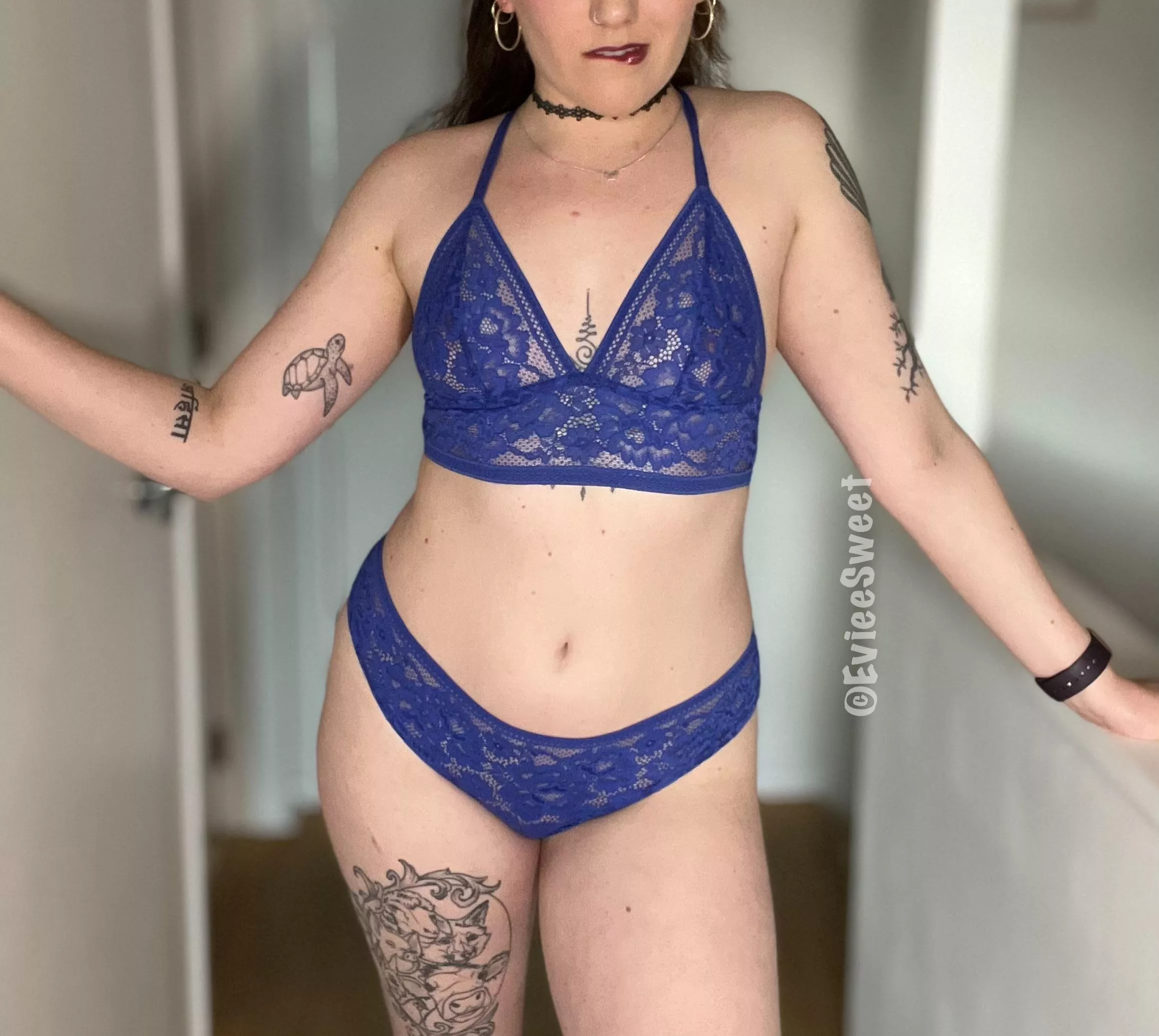 Do you like this blue lace on me?
