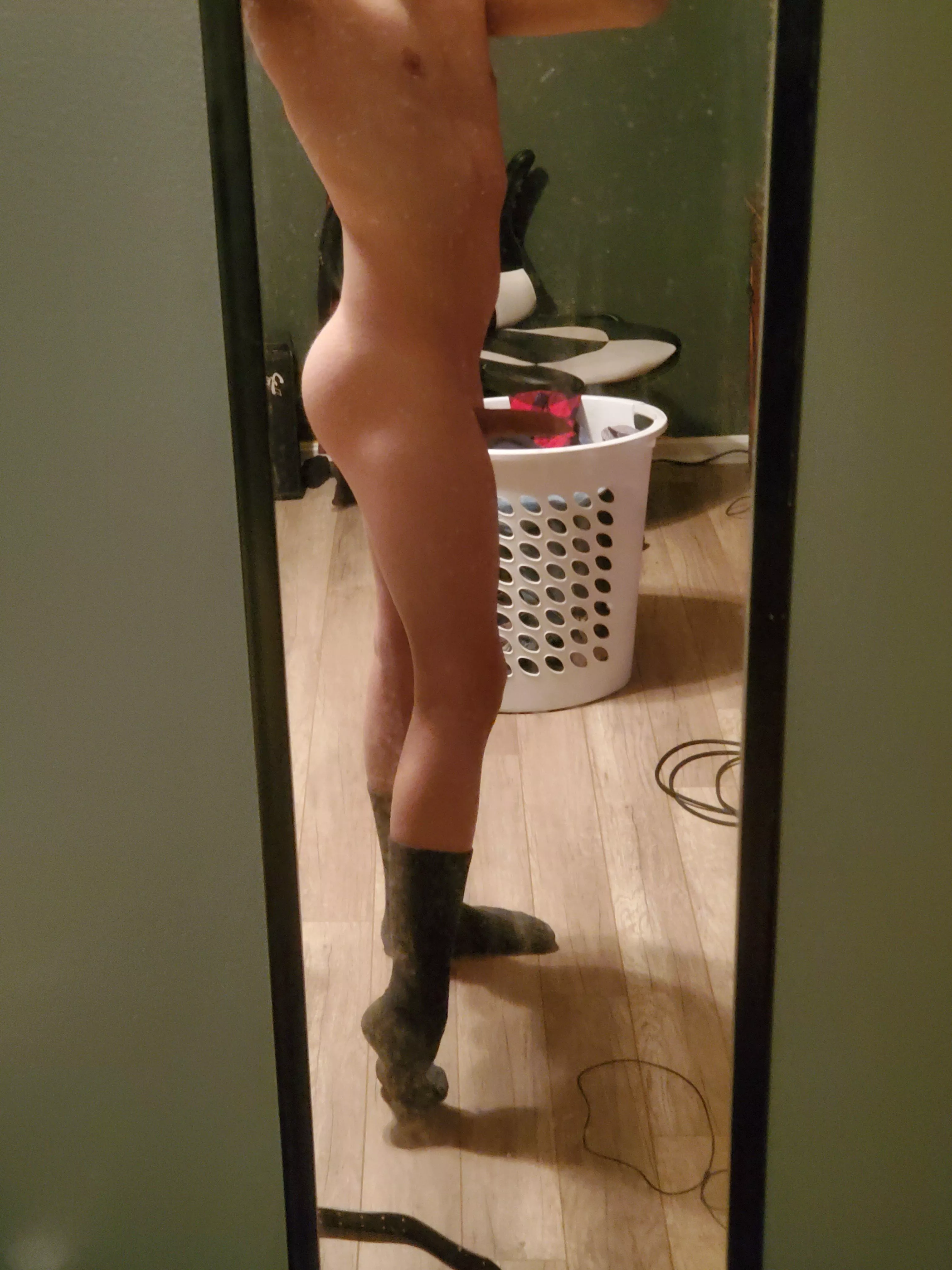 Don't mind the messy room. Focus on me instead