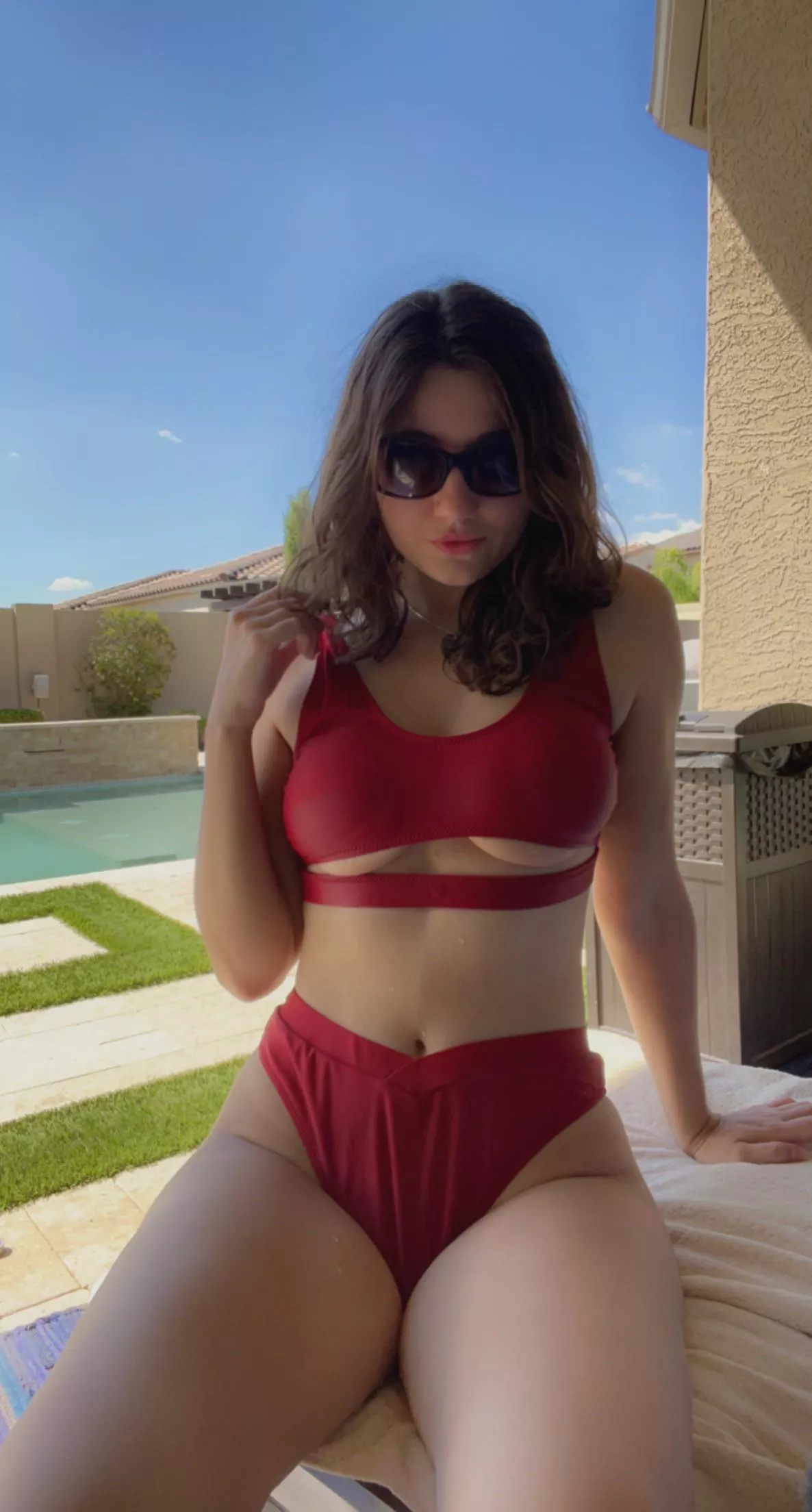 Enjoying a nice day by the pool 😜 (F20)