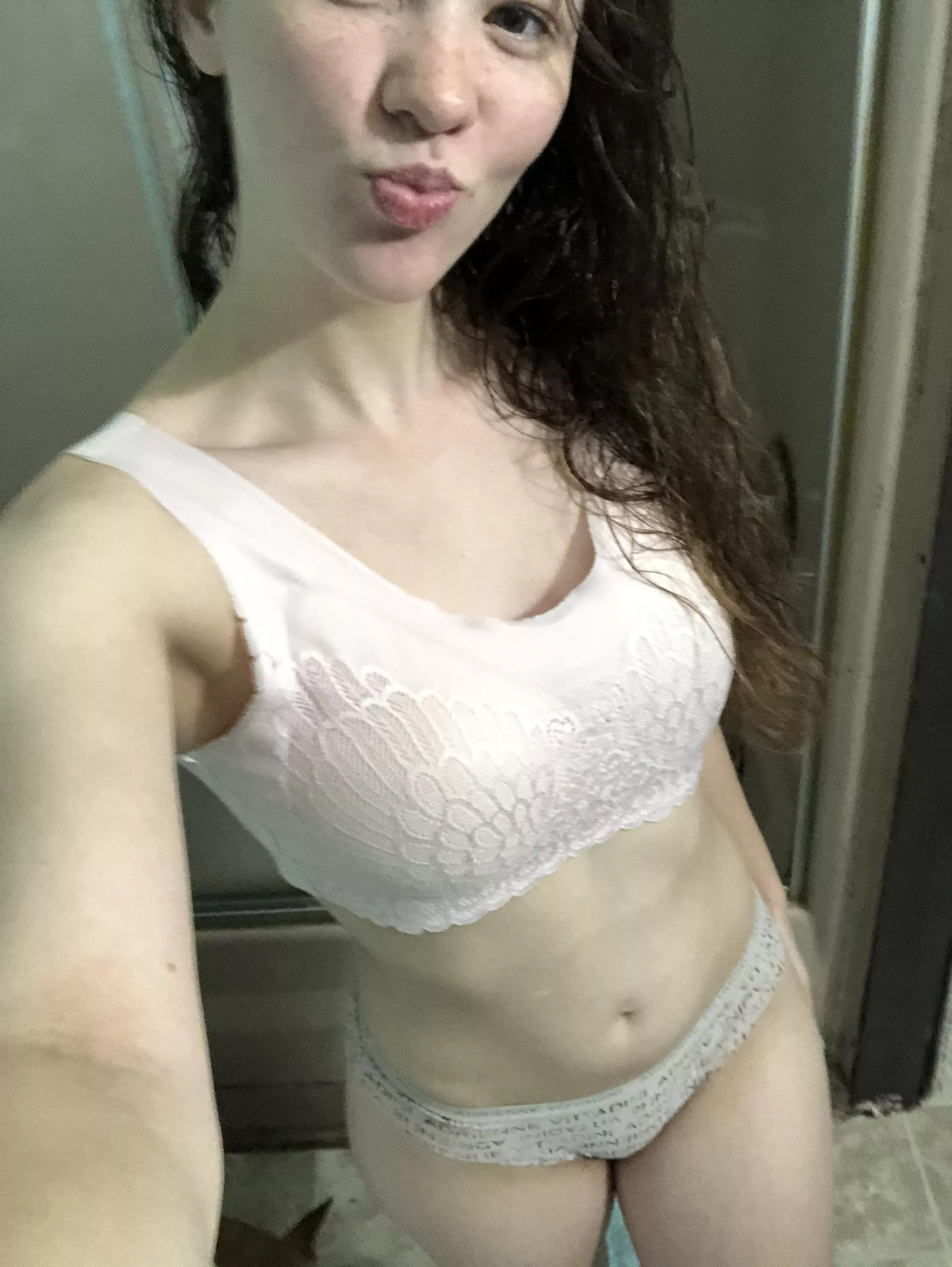 😘[f]