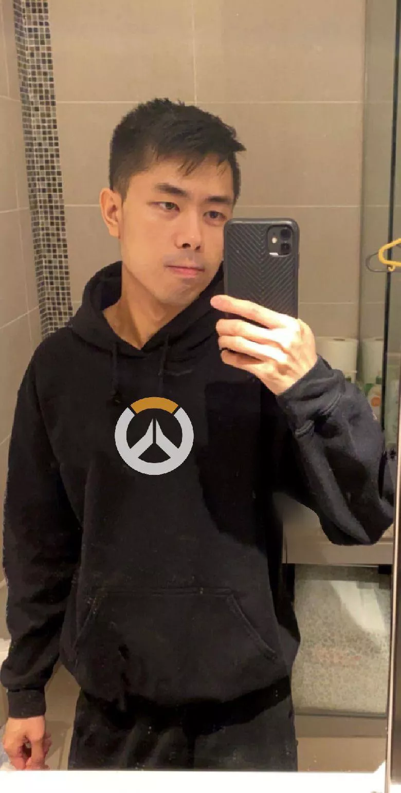 Feels like an appropriate time to post my Overwatch selfie 🥹
