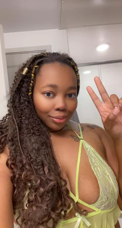 First selfie drop featuring green lingerie ;)