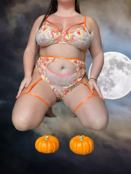 🌝 Full Moon Flash Sale! 🌝 [Selling] This set, spooky seasonal items, panties & content! 🎃 DM me for details! 💀