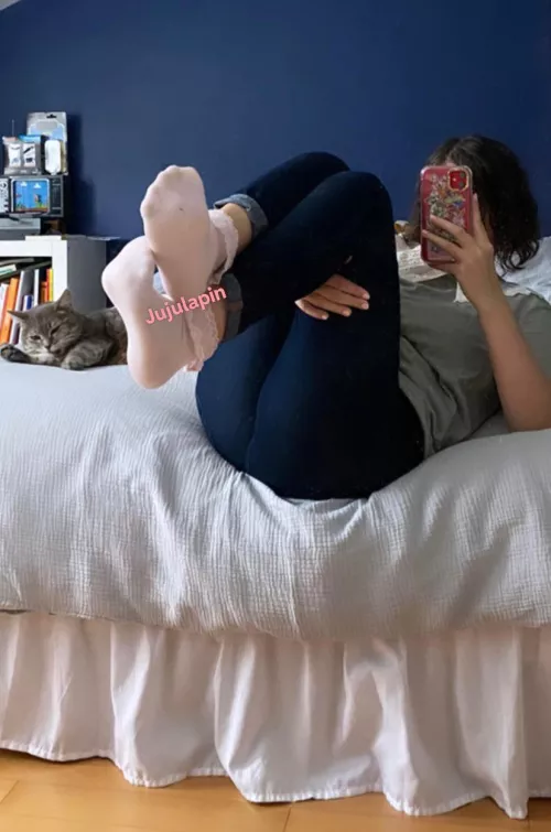 Good frilly socks morning 🥰
