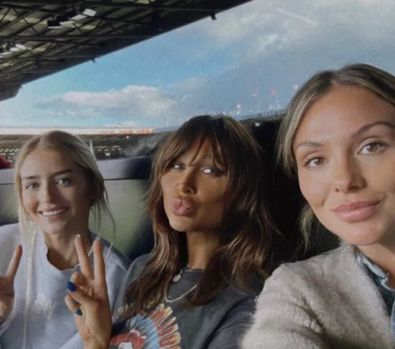 Hey can anyone helpe decide if the one on the right has fake lips