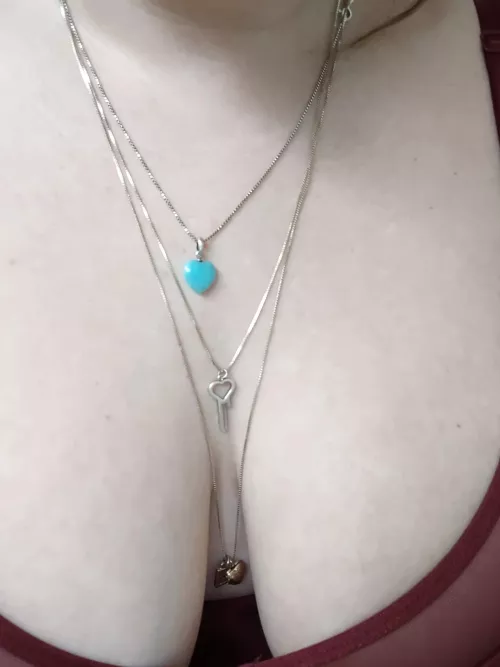 His subtle reminder of who's in charge. It's always fun when people ask about my necklace 🔑😉. I think it would look better with more keys don't you think? 🔐