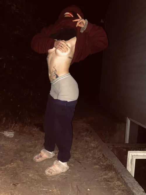 🤫 I’m not supposed to be outside this late🥵😈 mom said to not go out past 12👀 19f