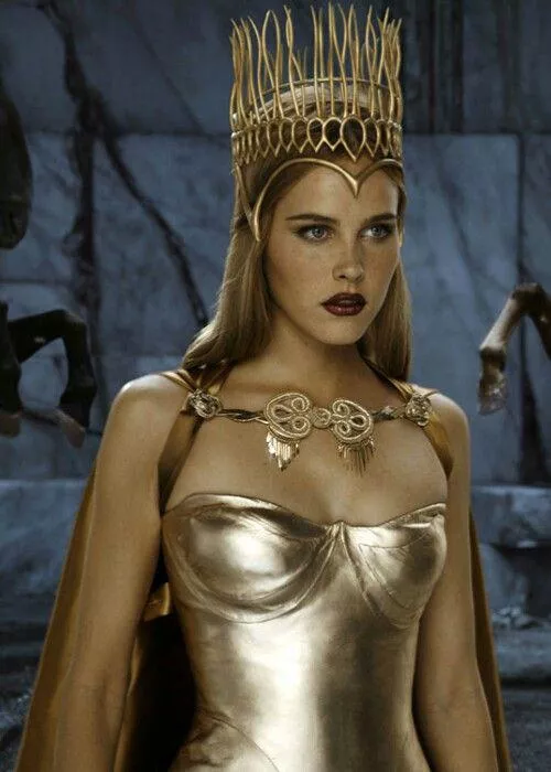 Isabel Lucas