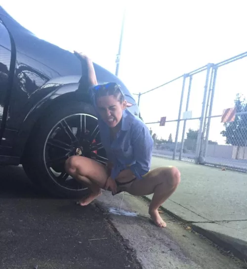 Naughty Miley pissing