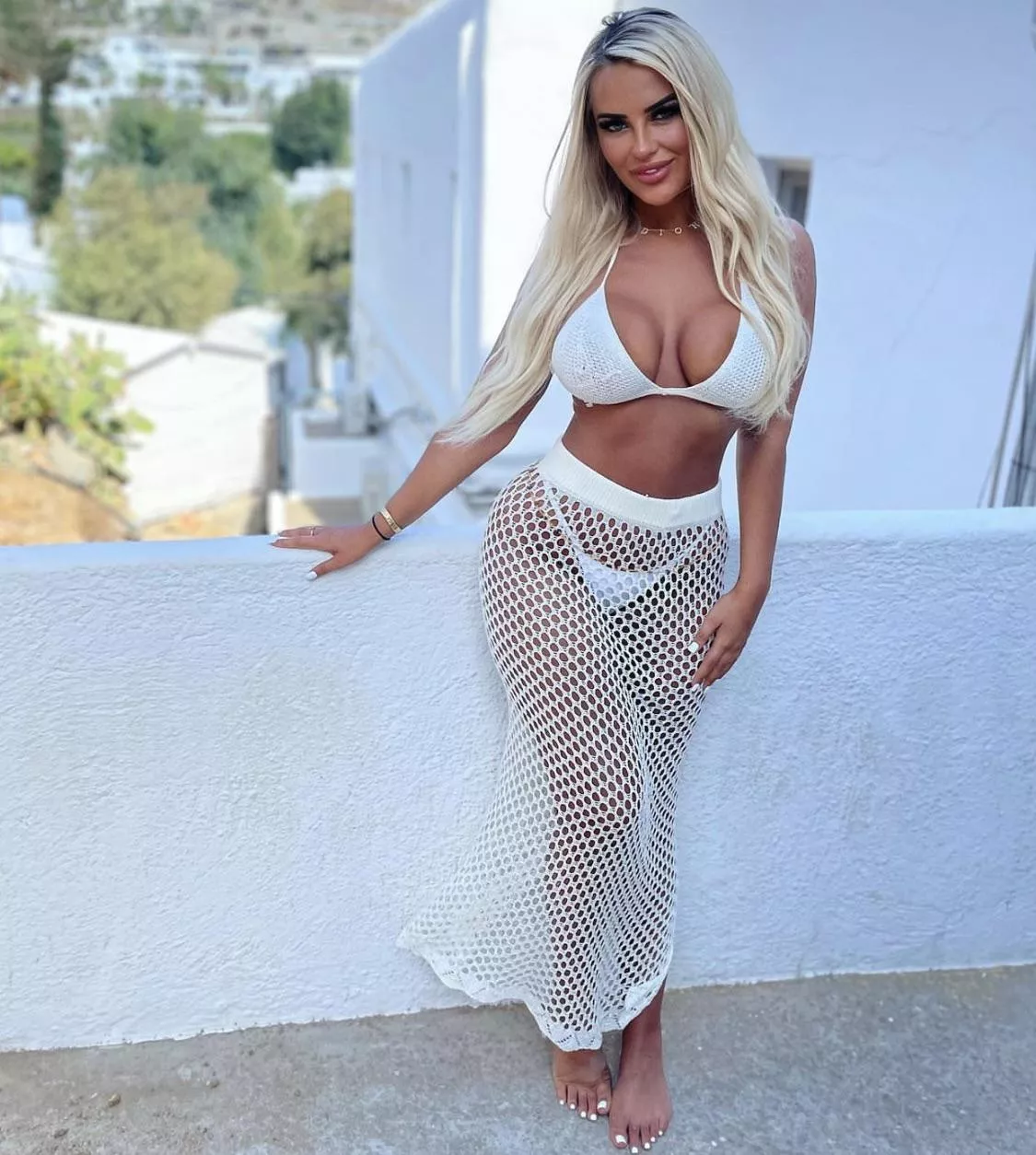 Nice blonde bimbo!