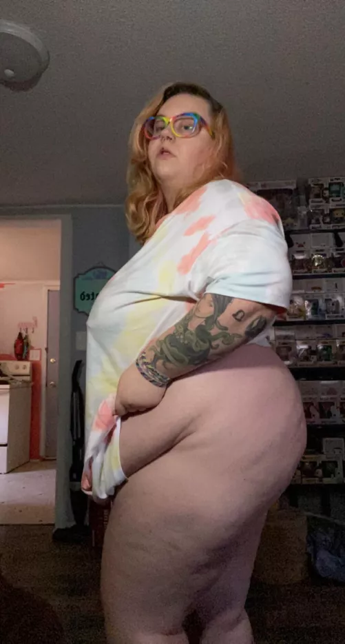 Oops, my ass is out 😏