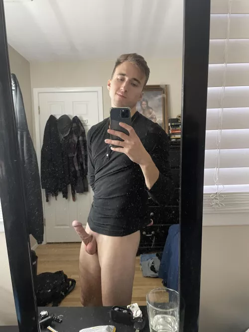 Please make my Sunday better and on your knees 🥰😏