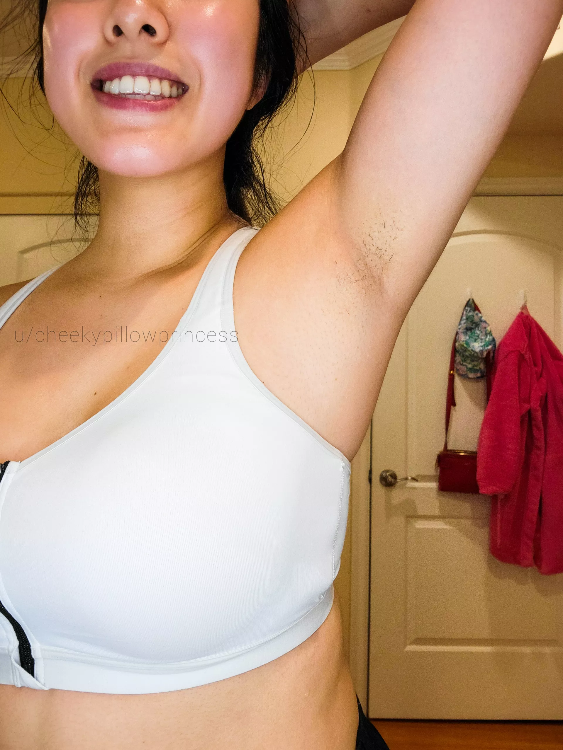 post workout sweaty pits - who wants a taate?