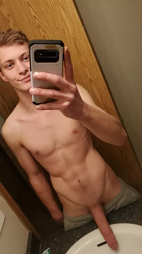 Pretty thick for a skinny guy huh😏