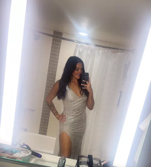 She leaves a little sparkle wherever she goes ✨ [F]