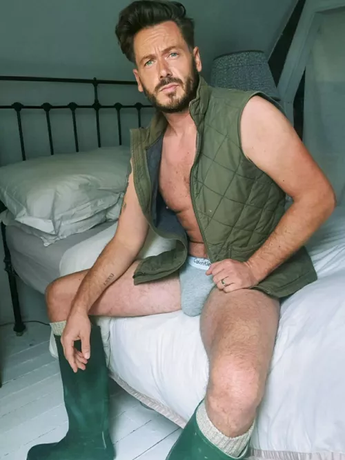 suitable outfit for gardening when it's neither too hot, nor too cold?