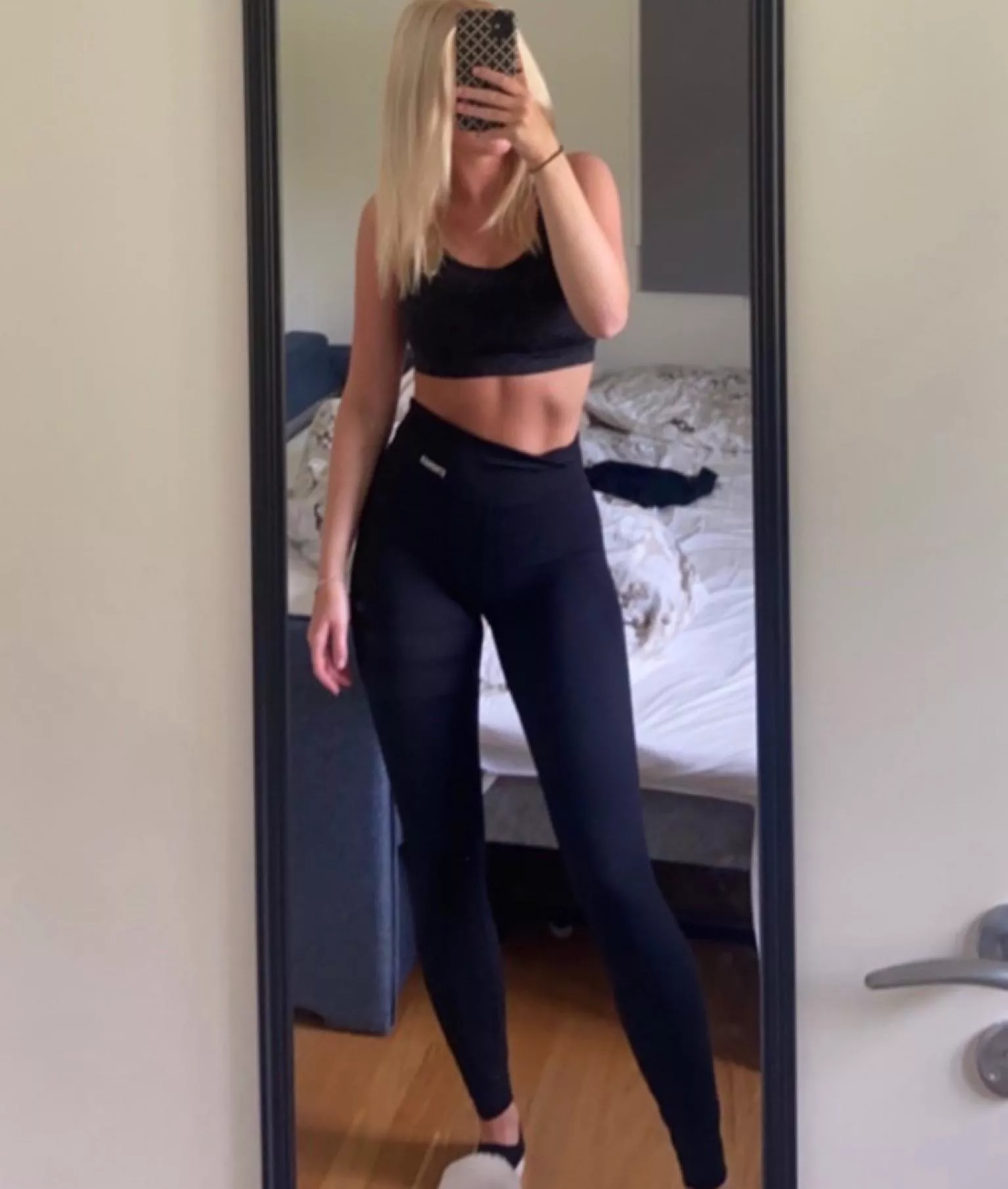 This sexy 18yo blonde loves teasing the men at the gym with this outfit