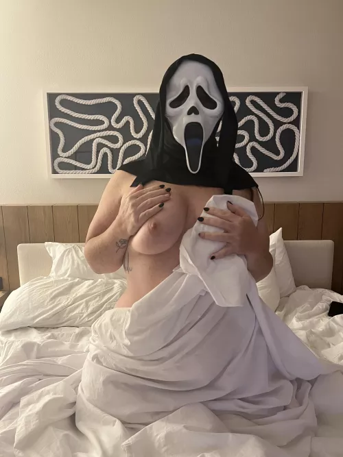 When mommy gets to go to a hotel for a night 😈 (OC)