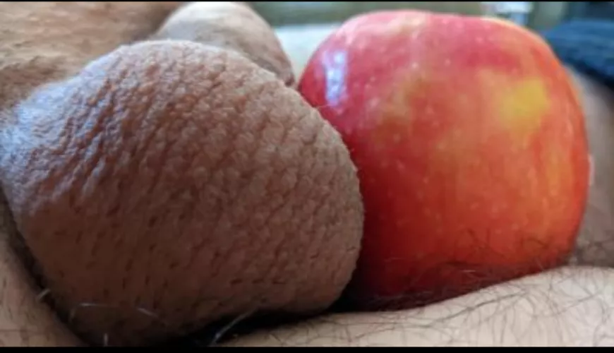 Who likes apples 🍎(or just really big balls)?