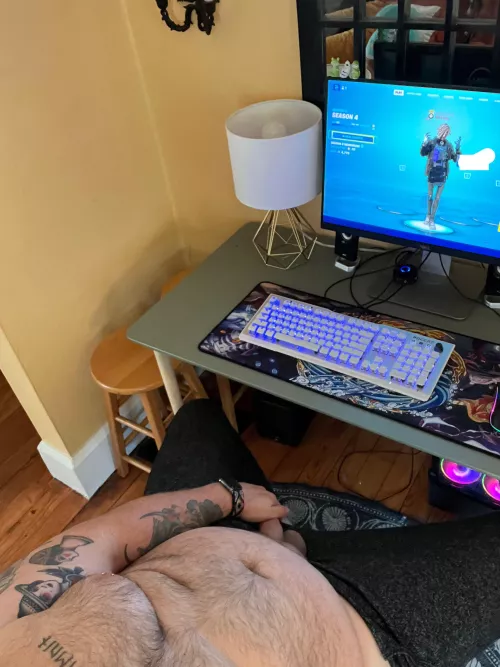 Who wants to be player two? There’s plenty of room under the desk. Let’s see if you can get it to hard mode😉