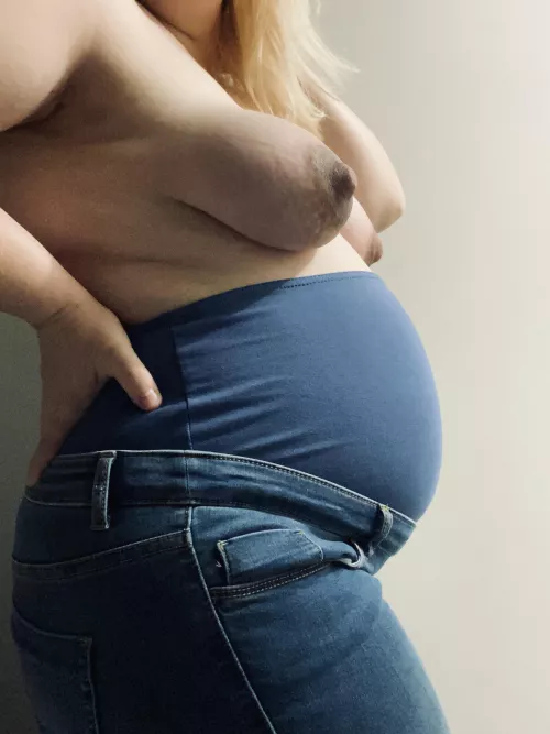 32 weeks and hot as hell 🔥