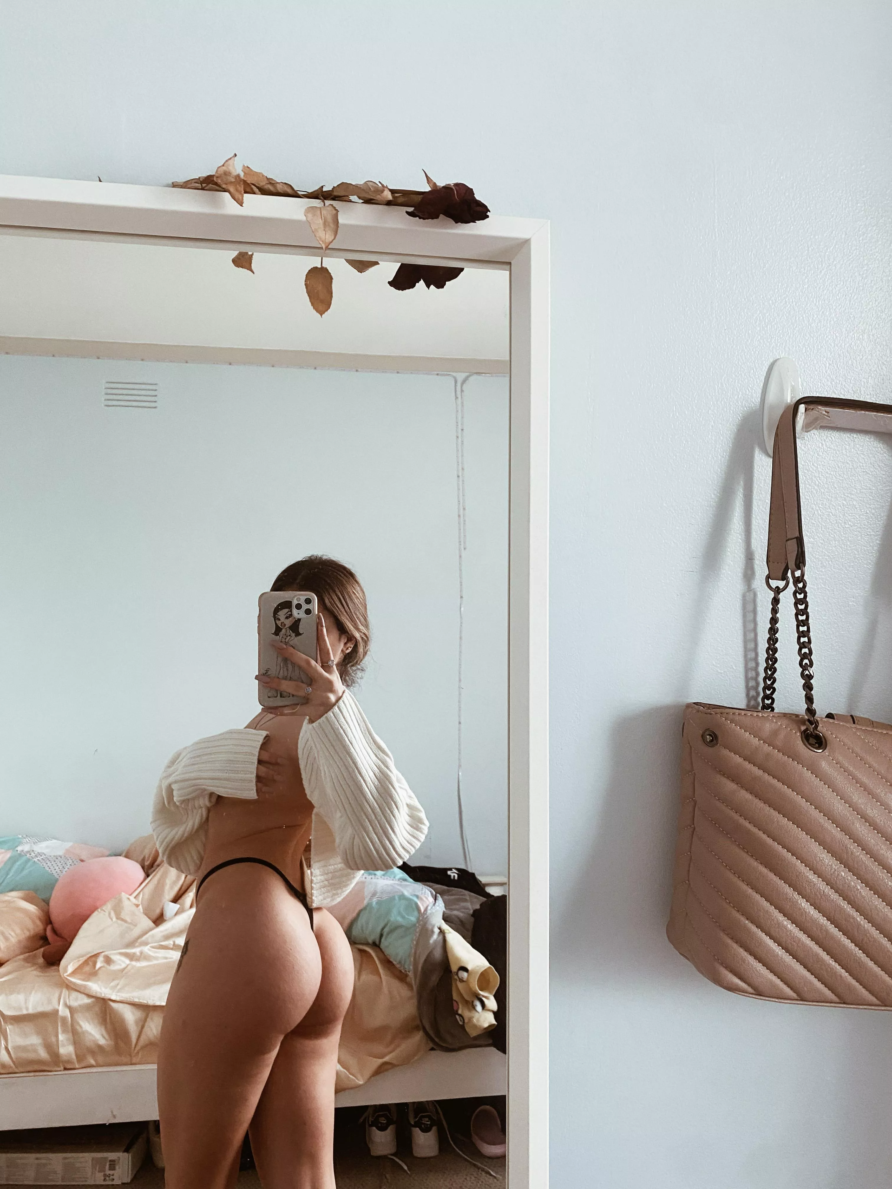 Come and put your white cum all over my beautiful young body💦