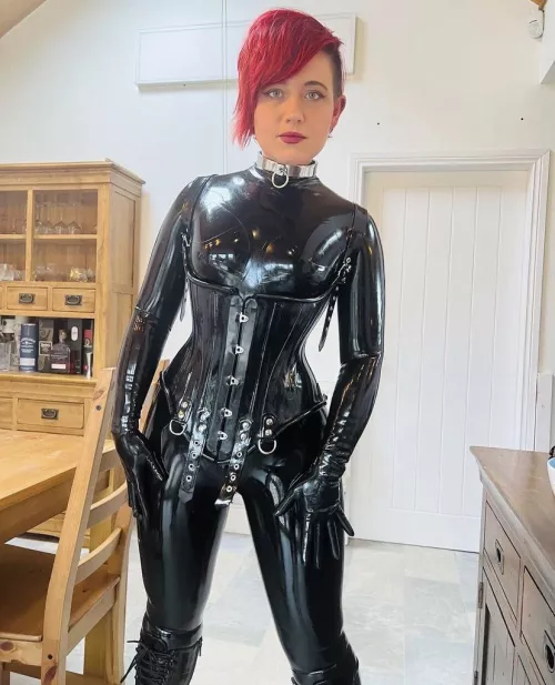 [f] Did you like my black latex for today