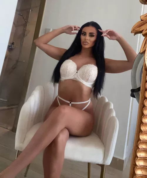 Hey baby I’m a horny brunette looking for someone to cum play with me 🍒🍑why don’t you cum join my Free OF page so I can make you happy 😈💦😍