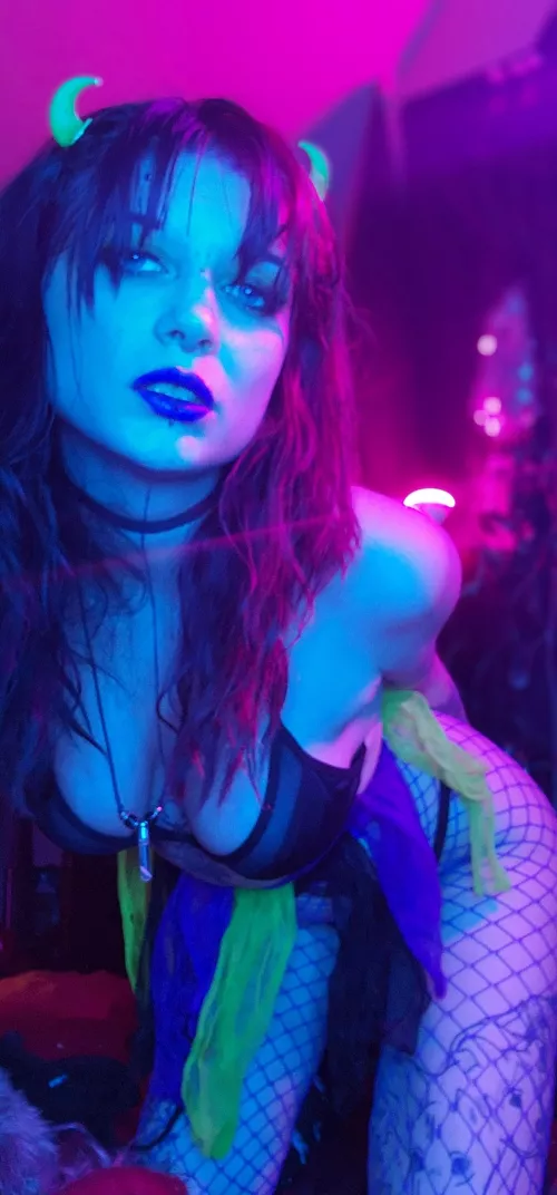 horny lil neon demon wants to suck out your soul 😈