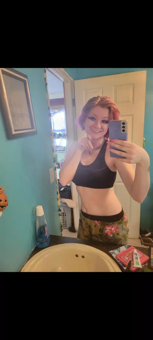 I'd love to see her pregnant with another man's child 🤤