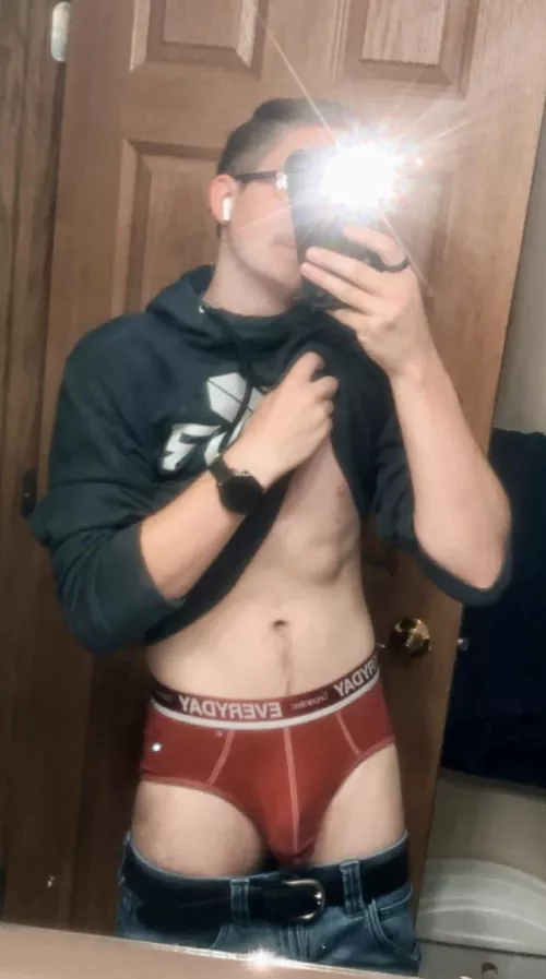 Love showing off my briefs 😜