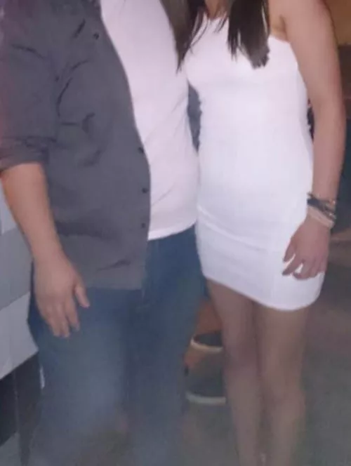 M(34)4F/FM. Male half of a couple here, away for work at the moment so super horny! Have a few pics to swap but maybe be more for guys who enjoy others jerking off over the missus 😉Not looking for single males. Kick and Tele is Mickster1987, or DM her