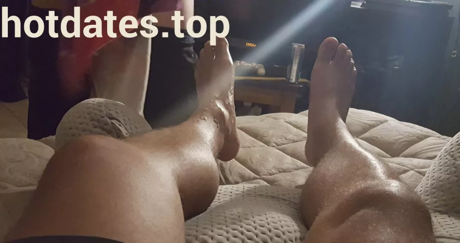 My bro came ovre and fucked my feet. He blew a huge load all over my right foot.