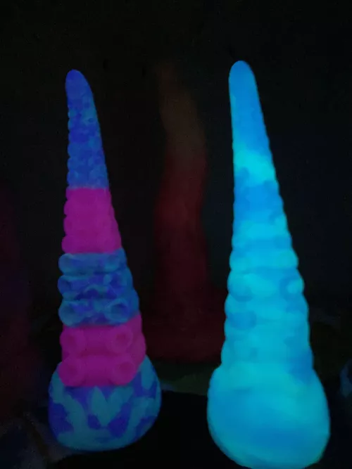 obsessed with these glowy tentacles 😭 Mad Cat and 4th Kind!