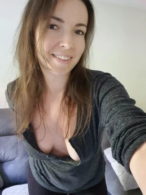 Oh no! My t-shirt is completely unbuttoned. How did that happen? 🤭😱