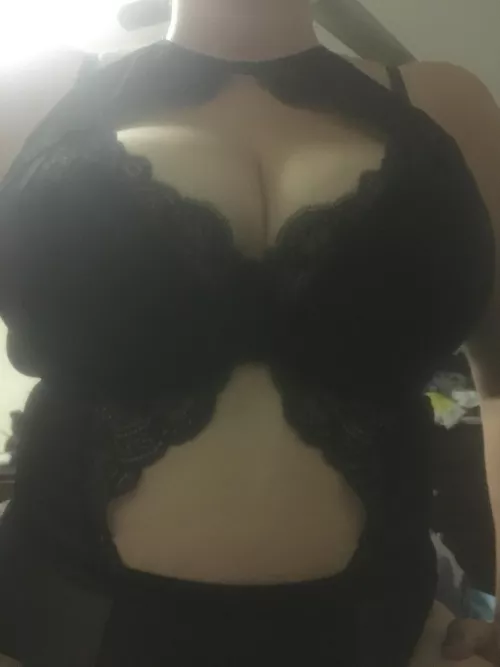 Wanted: a cake to message hubby and show him how much better she is while I sit here and wait for him. Then to humiliate me and show me screenshots. Dm me and tell me How much prettier you are in comparison 😍