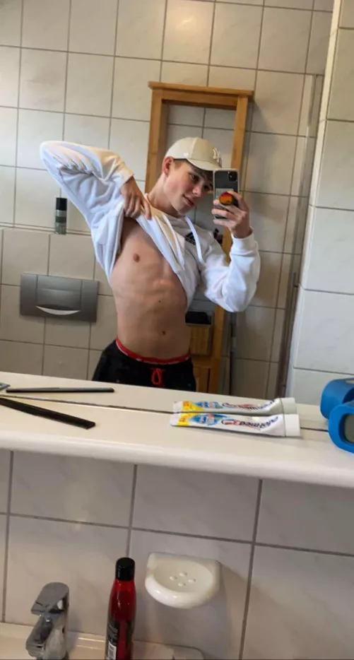 Would you go on a date w me 🥴