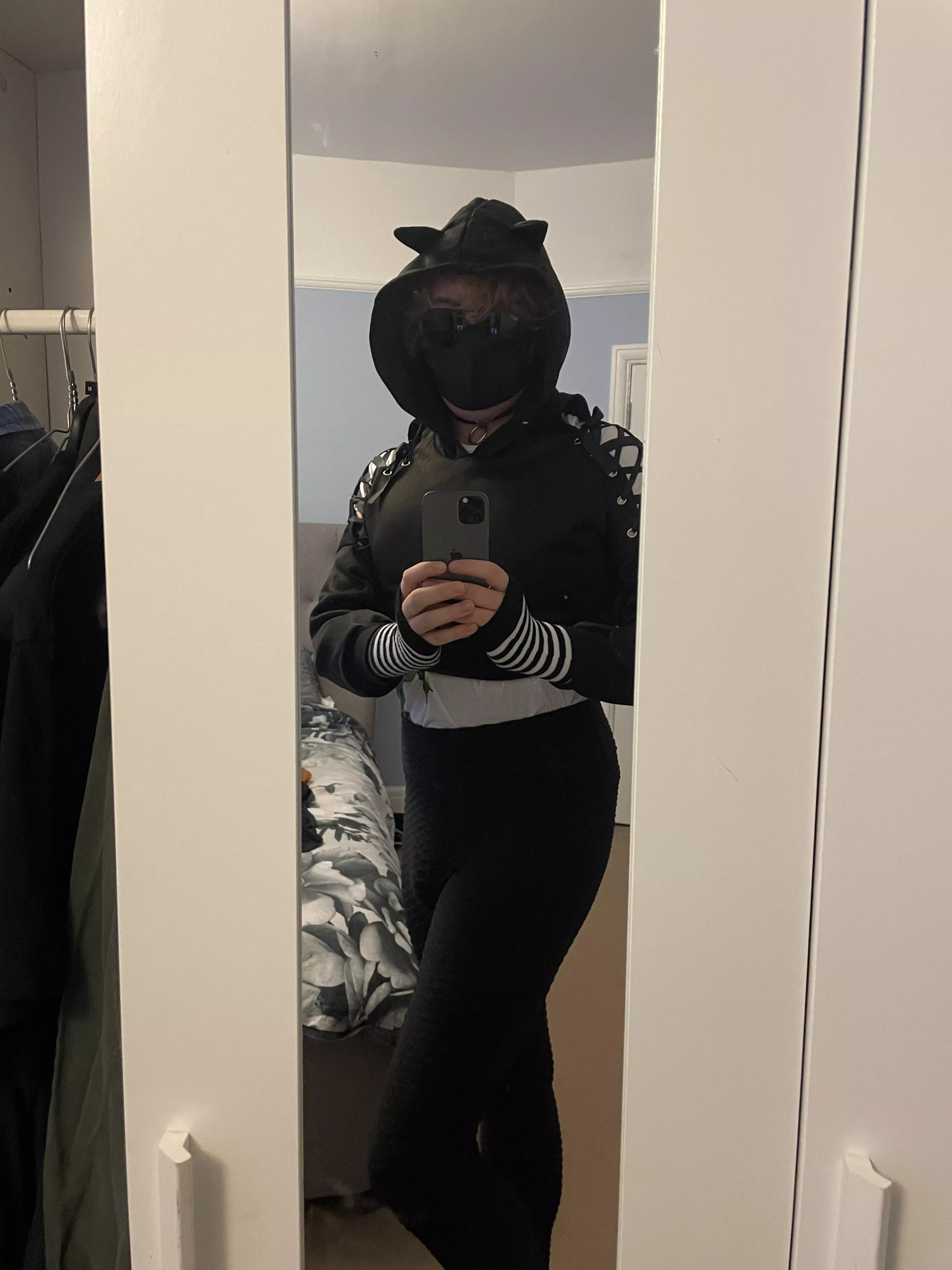 A-am I cute, also any ideas for Halloween outfits 🎃🤭
