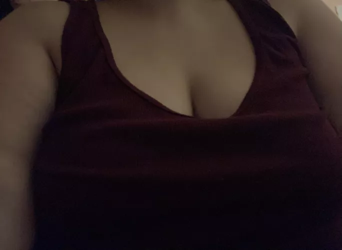 Down blouse and a sneak at what’s underneath;)