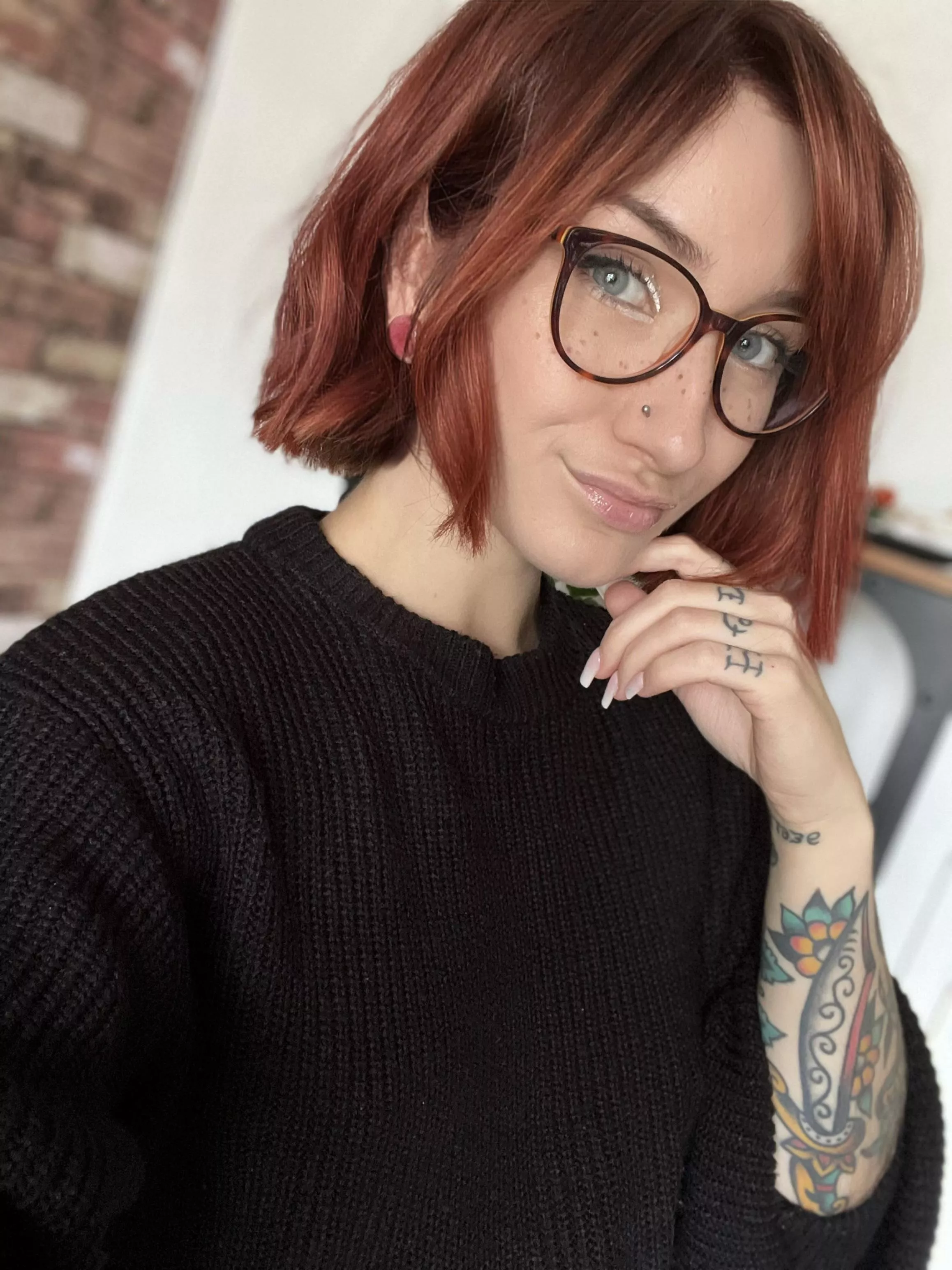 Freckly geeky redhead, anyone 😋 [f]
