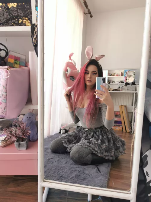 Happy Wednesday! Your little bunny is here ready to give you a kiss