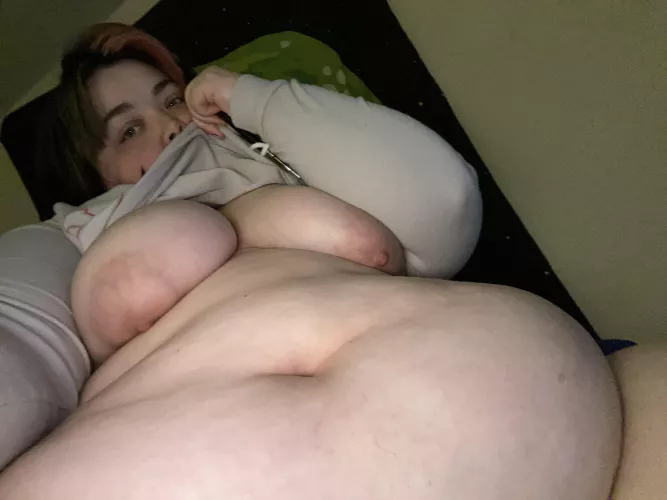 I used to be self conscious about my curves but I’ve definitely embraced them 🥰